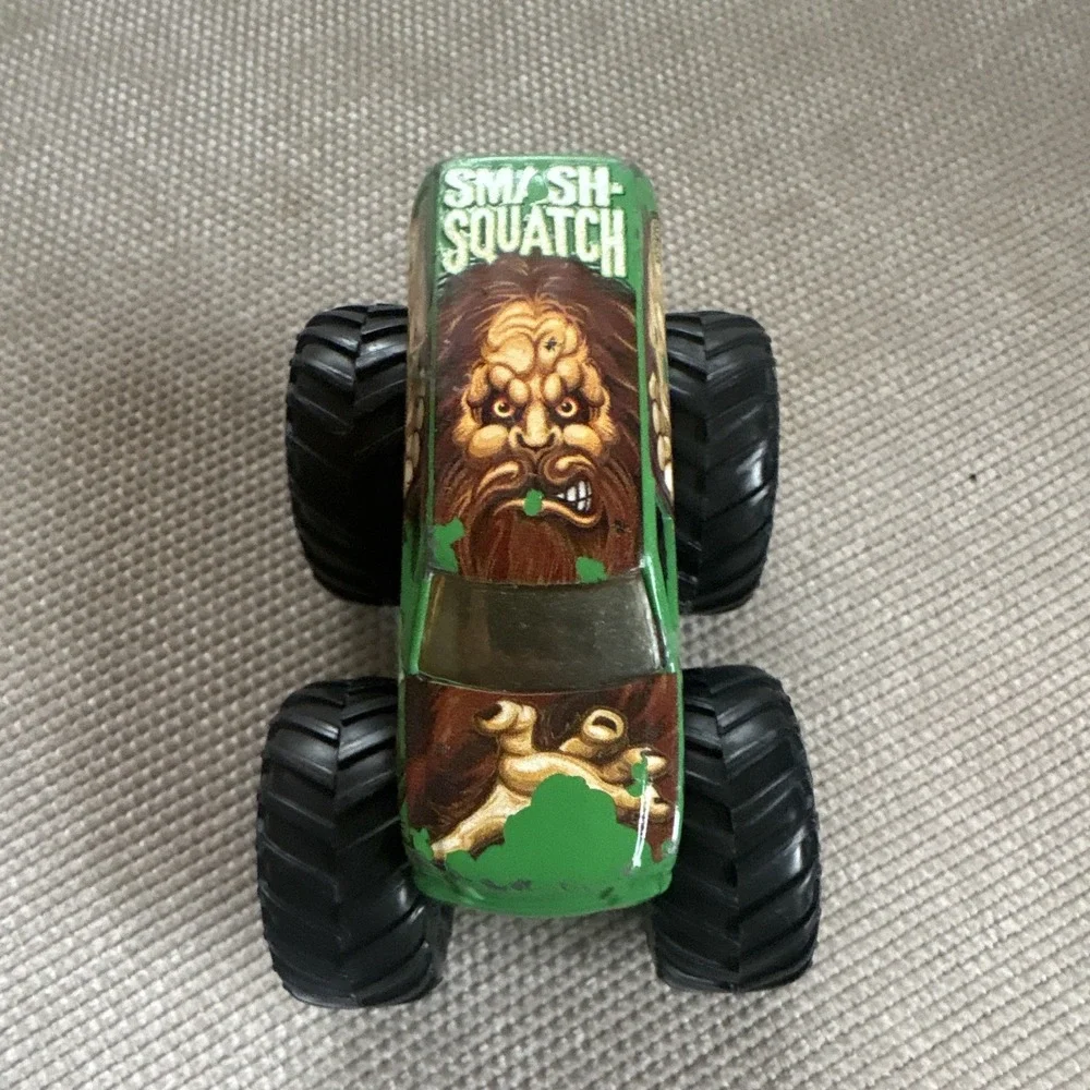 Hot Wheels Monster Jam Smash-Squatch Monster Truck 1:64 Diecast Green